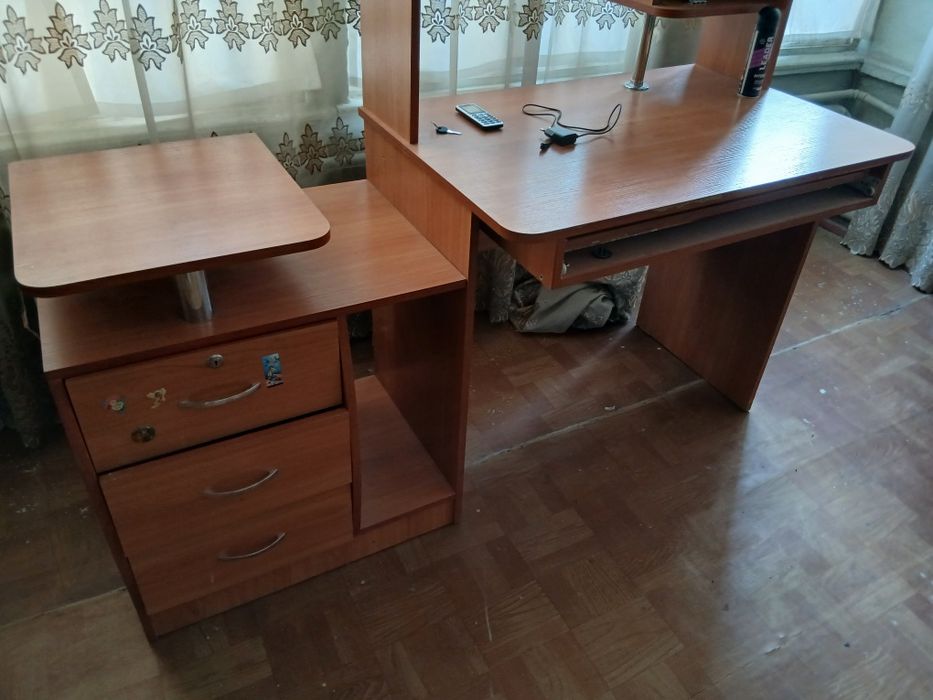 Продам стол для компьютера
