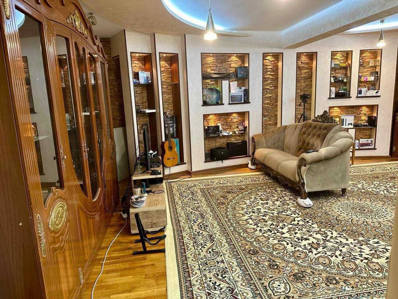 Банковский дом Нукусская бутик Гламур 125 кв.м