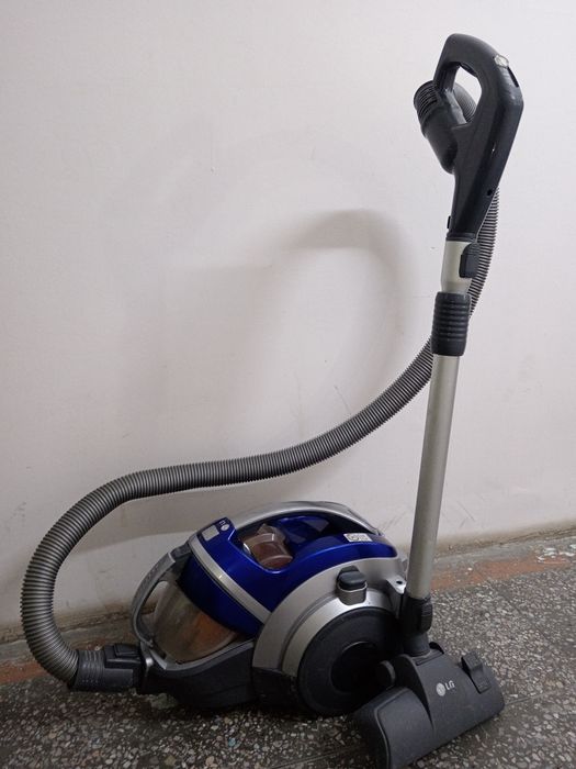 Продаётся пылесос LG