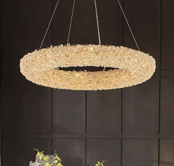 Продам люстру подвесную потолочную