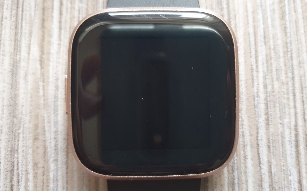 Fitbit Versa 2 смарт часовник