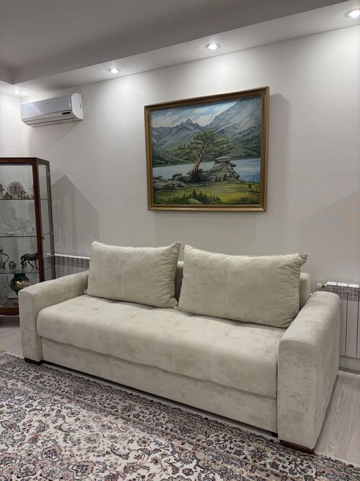 Диван в зал,новый,бежевый,в идеальном состоянии