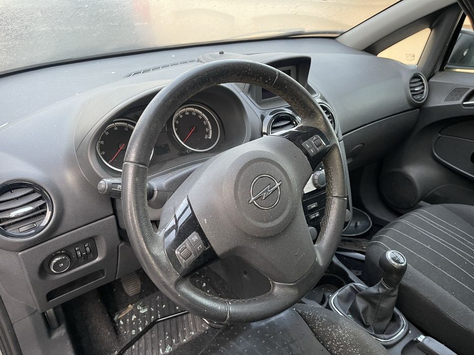 Opel Corsa D 1.4i на части