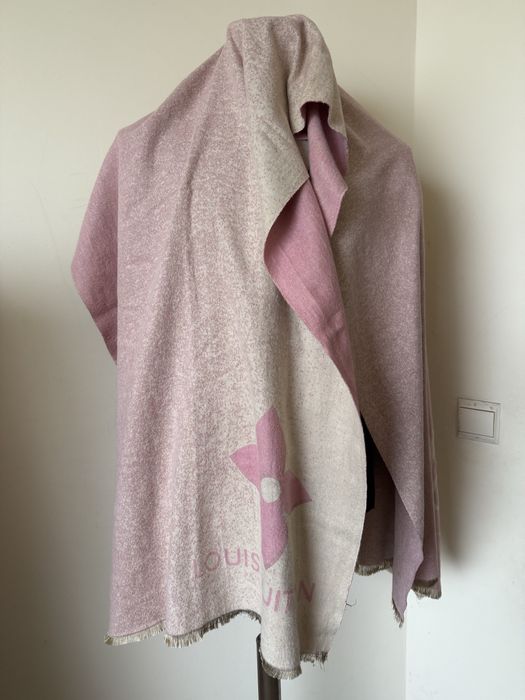 Fular Louis Vuitton , impecabil