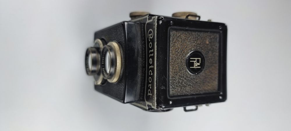 Aparat foto vintage Rolleicord, de colecție.