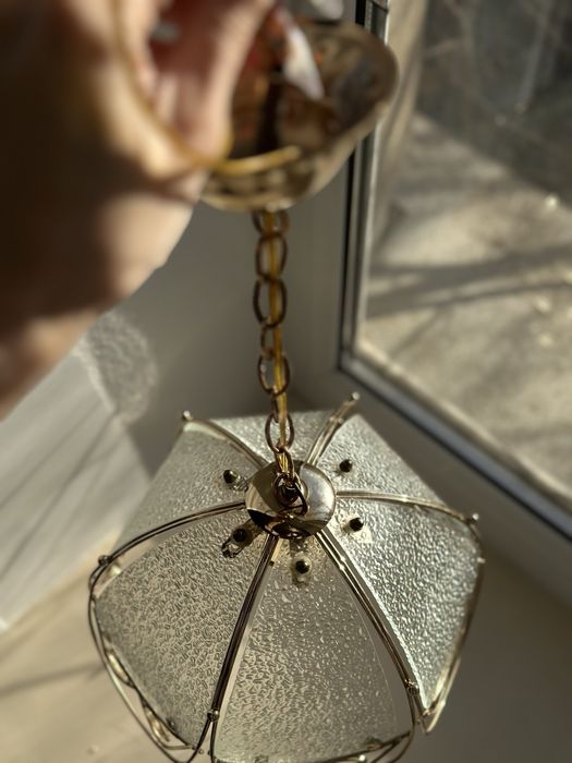 Продам б/у люстру