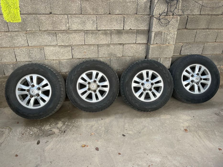 Продам комплект дисков для Toyota Land Cruiser вместе с зимной резиной