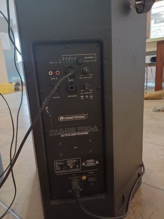 Sistem audio complet 2 boxe activa + mixer Behringer Sunet puternic