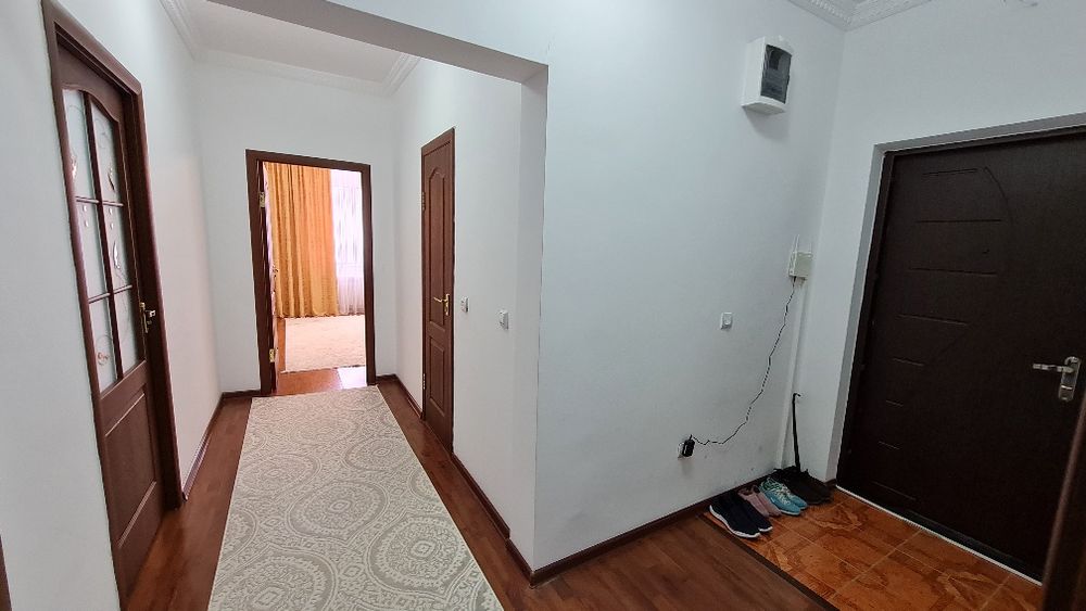 Продам квартиру 98 квадрат 1 этаж мкр Алмагуль 24