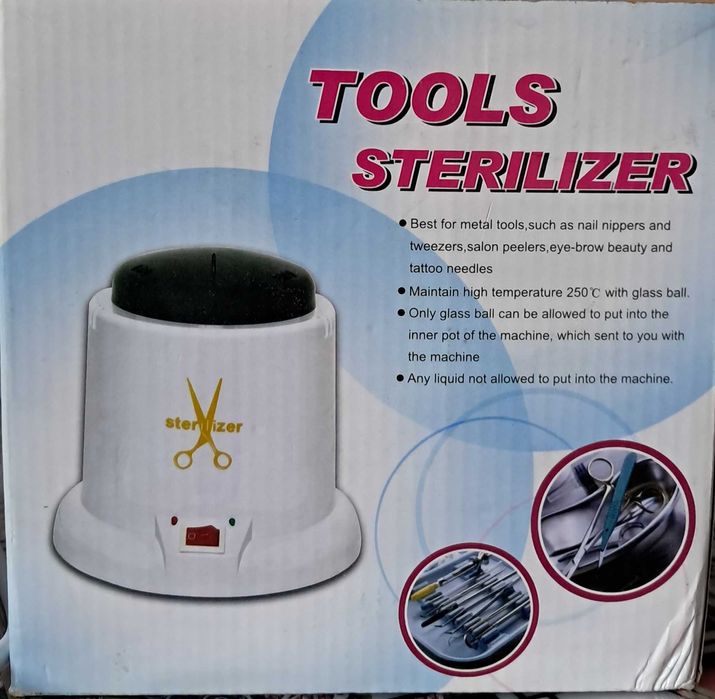 Стерилизатор для маникюрных инструментов, в отличном состоянии.