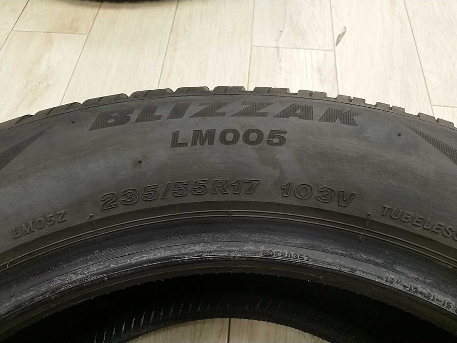 Bridgestone Blizzak LM005, 235/55/R17, 4бр. зимни гуми