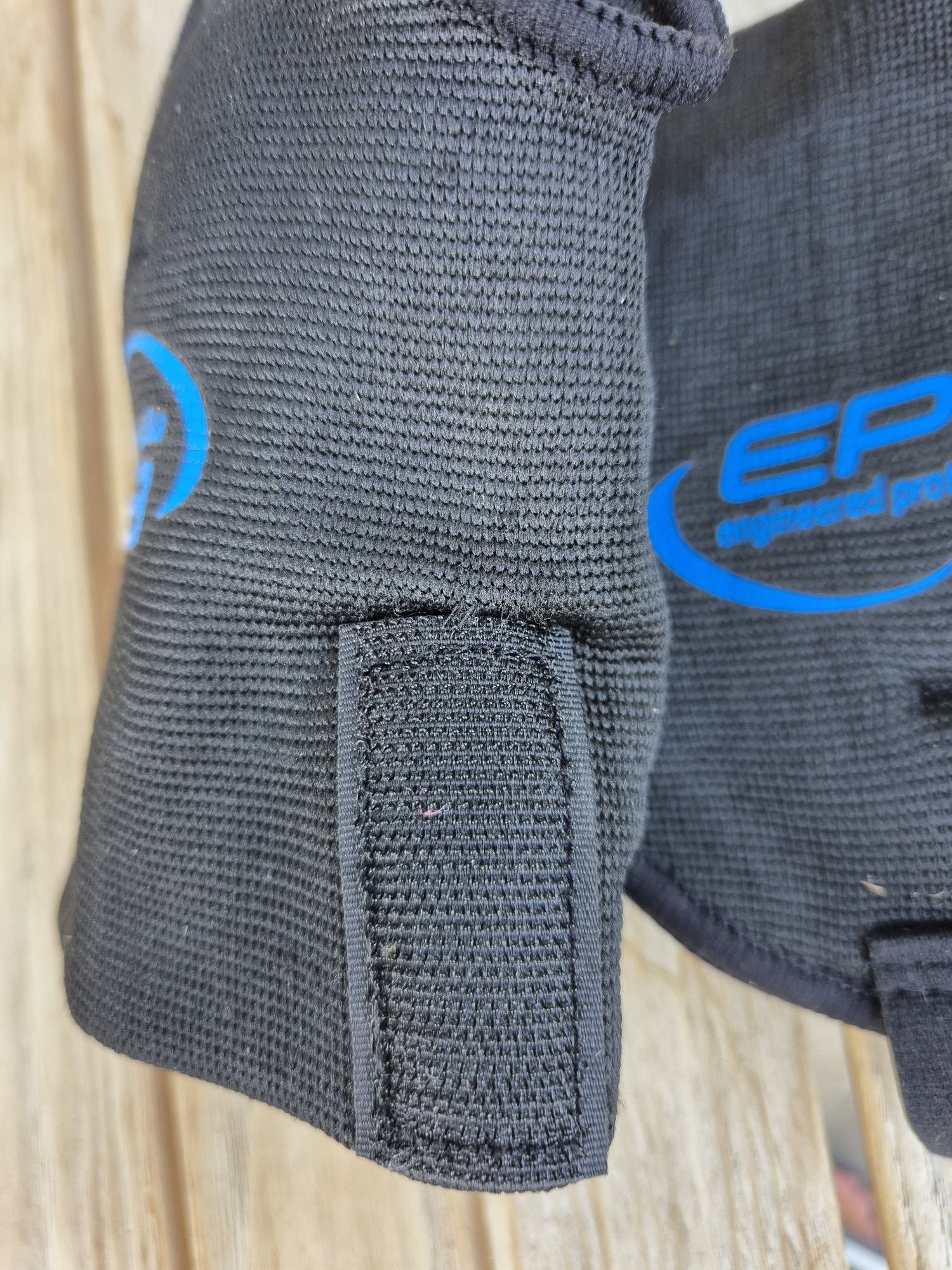 Наглезени nike  epf