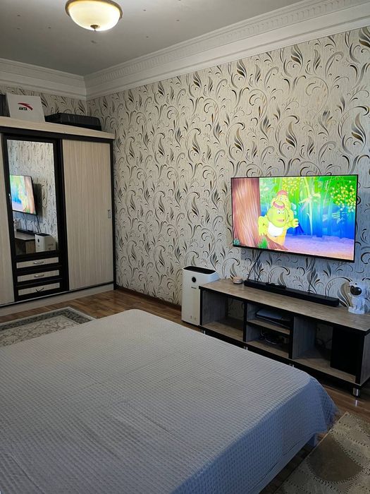 Ибн сино2.Продаётся своя 3 комнатная квартира с мебелью  и частично те