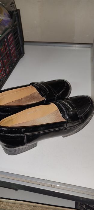 Продам лакированные туфли и сапоги осенние