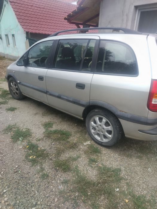Vând Opel Zafira