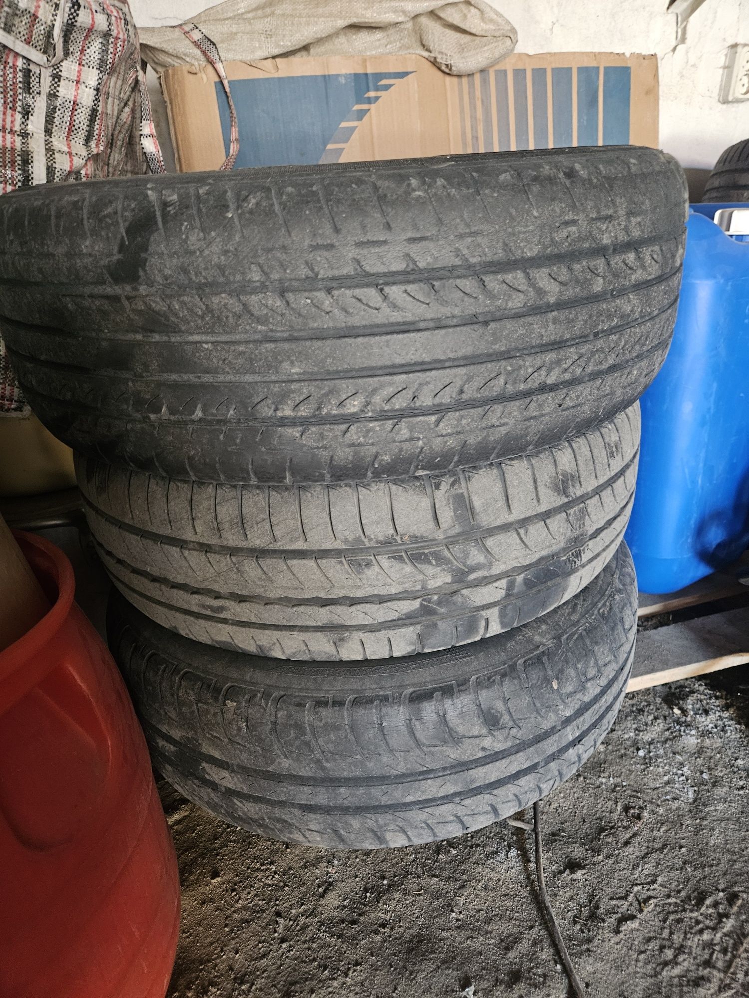 Летние шины3шт 195.60.R15. Диски 4шт