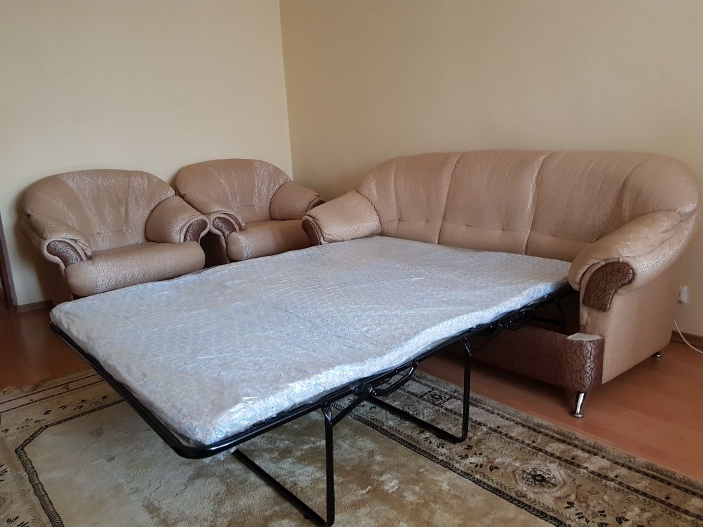 Мягкий уголок(диван+2кресла) Раздвижной-как 2-местная кровать Россия