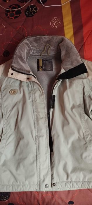 Дамско спортно яке