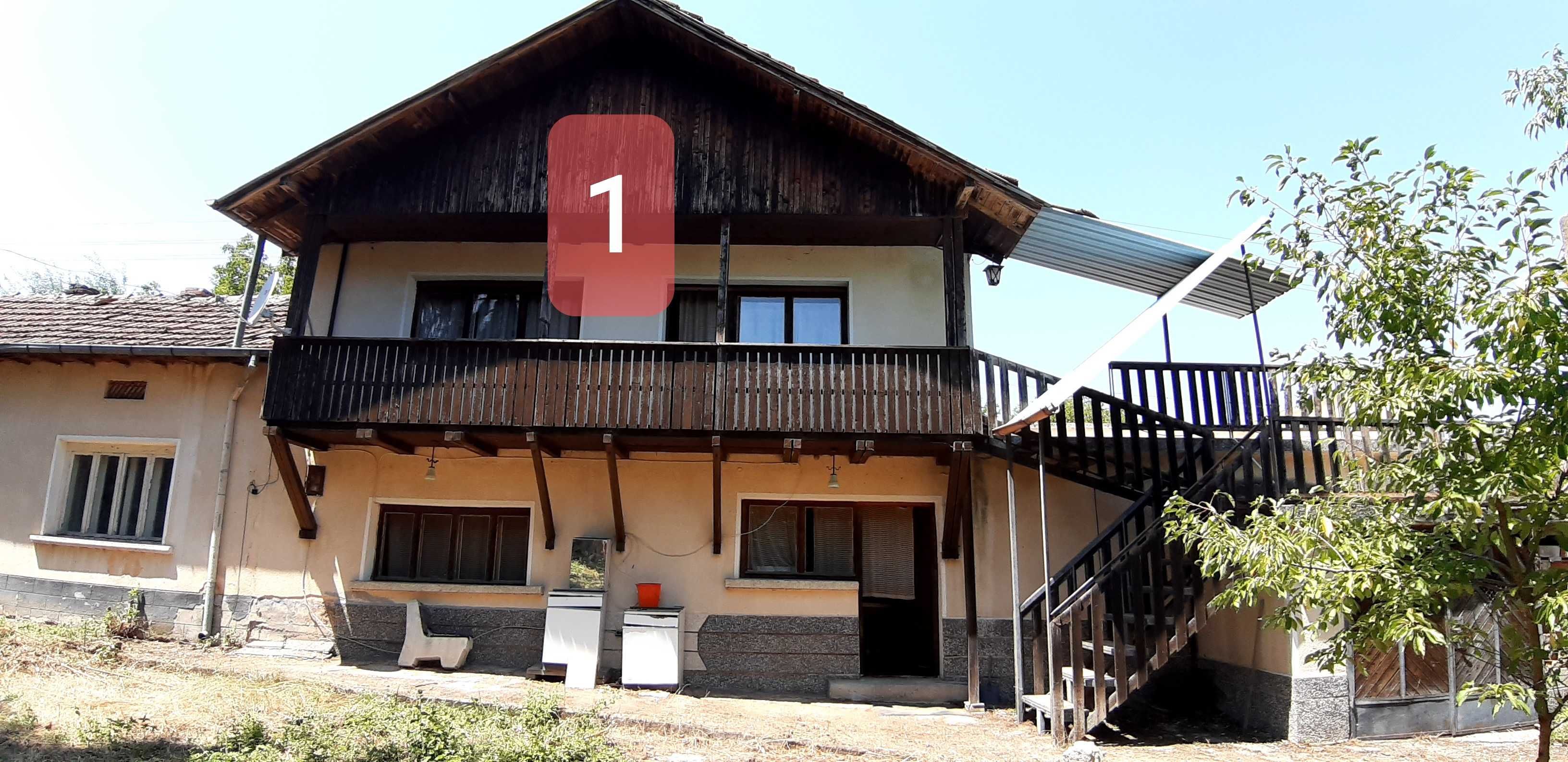 Продавам троен имот в село Писарово (община Искър, област Плевен).
