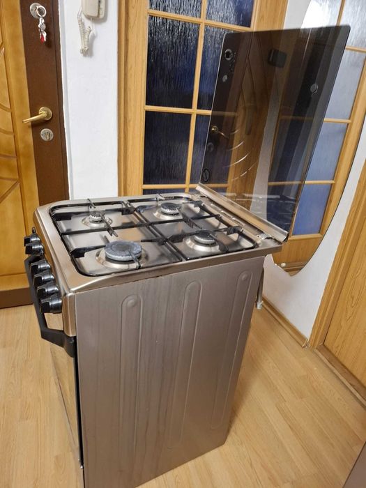 Vand Aragaz cu 4 ochiuri Indesit