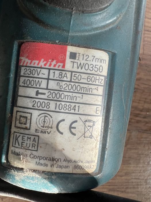 Makita Masina de insurubat cu impact 620 W 6906