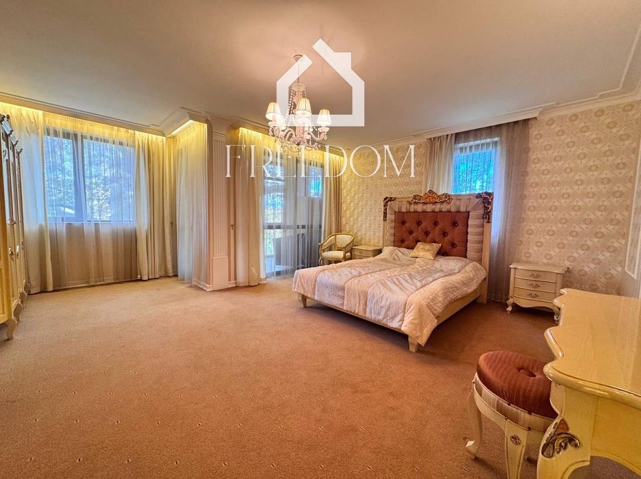 Продава се Четиристаен апартамент в Варна, Бриз - 268 кв.м за 2612 €/кв.м - Снимка #2