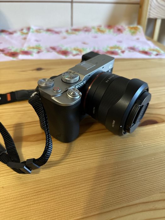 Camera Sony A7C Body + Obiectiv Viltrox 40mm 2.5