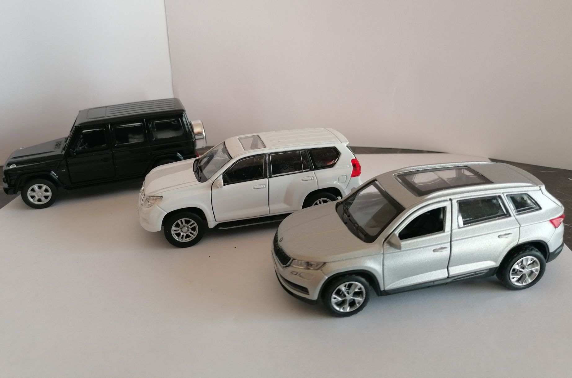 1:32~1:39 Масштаб. Игрушка. Skoda kodiak, Mersedes, Toyota