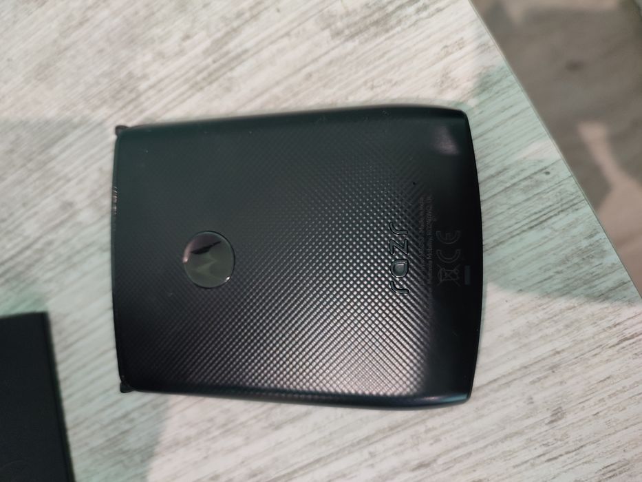 хауей 5 про 500лева и Моторола раз за 700 лева