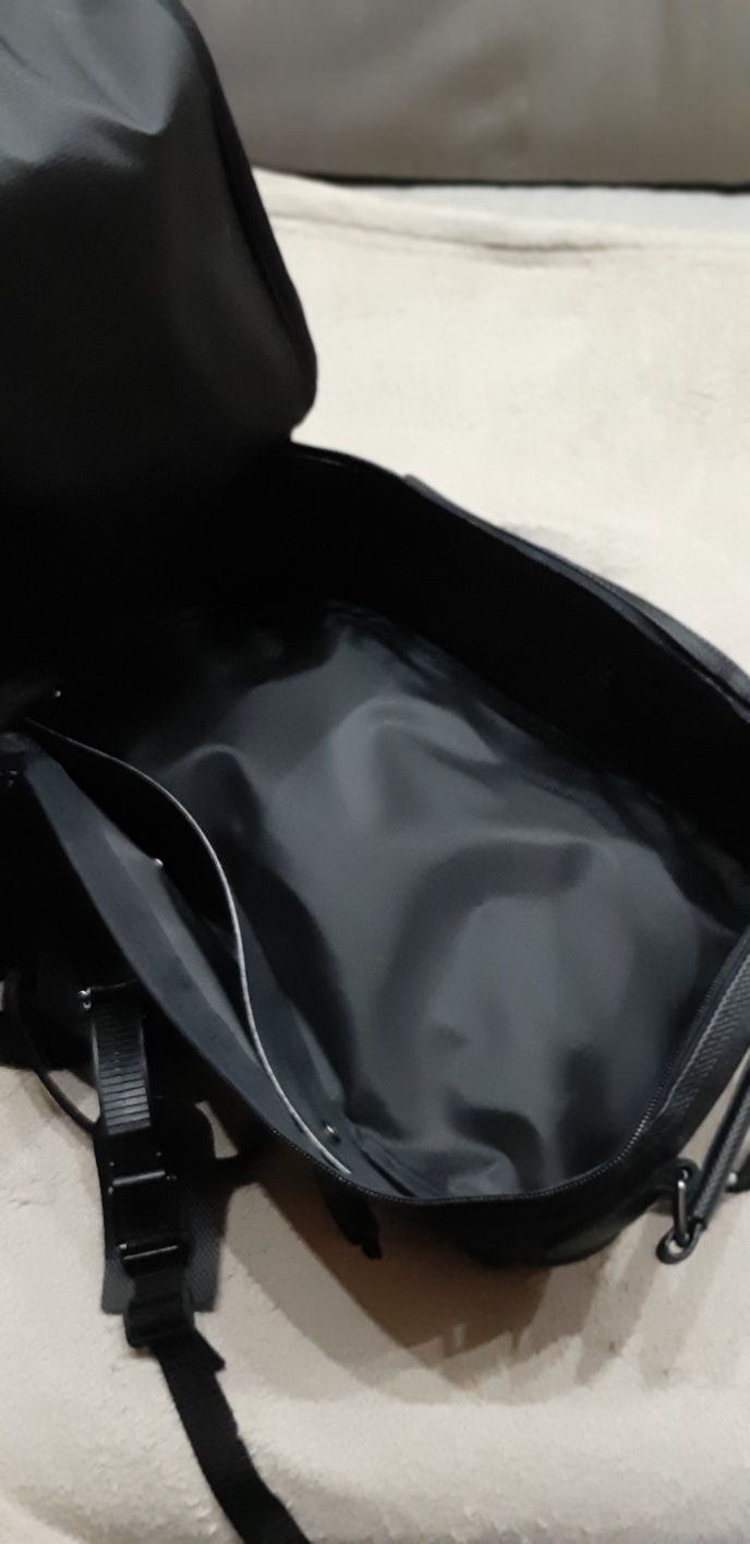 Moto detail tank bag
