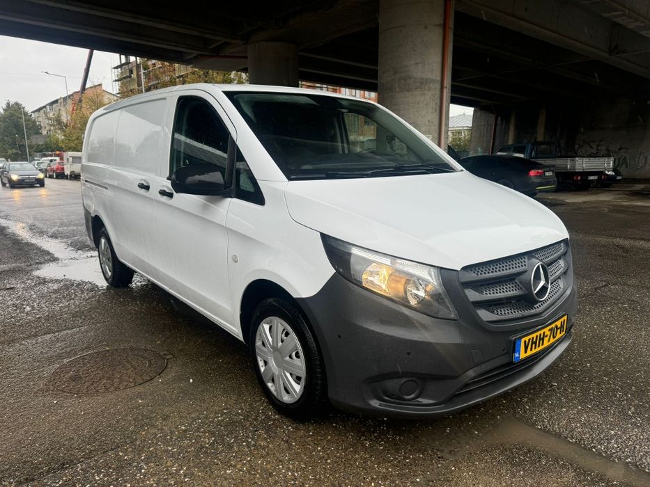 Mașină Mercedes Vito