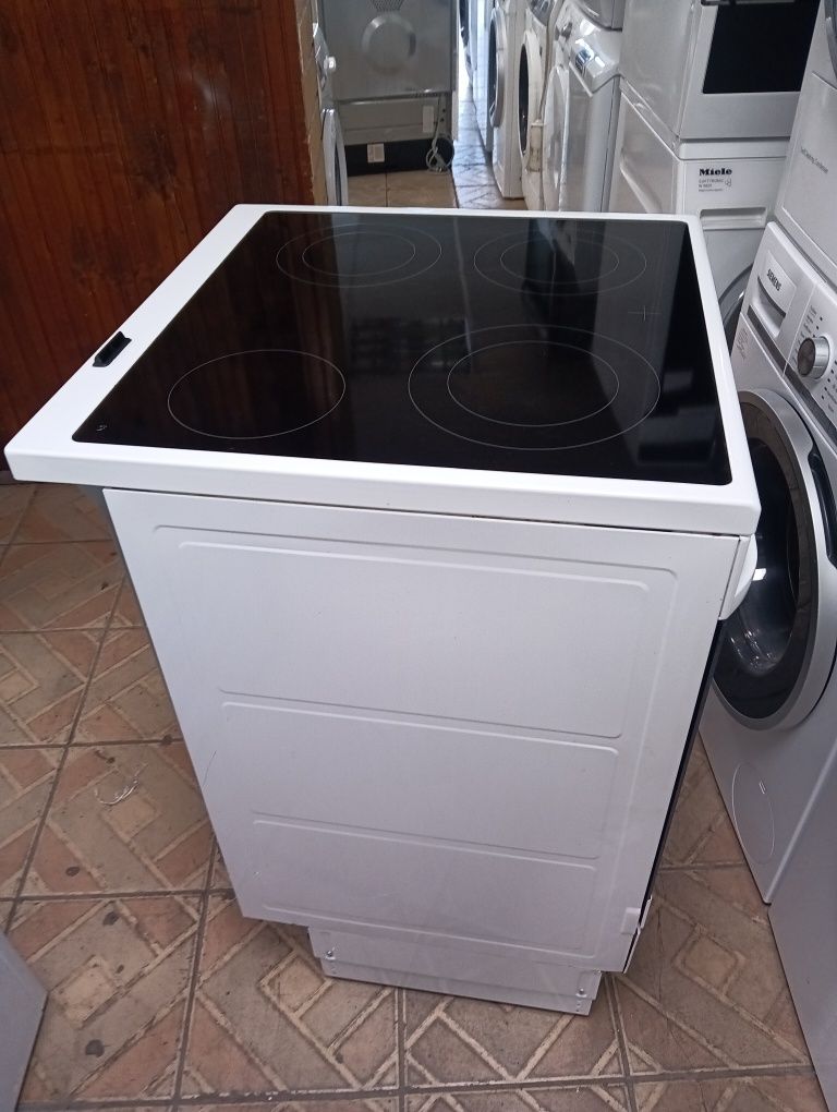 Свободно стояща печка с керамичен плот VOSS Electrolux 2 год.Гаранциия