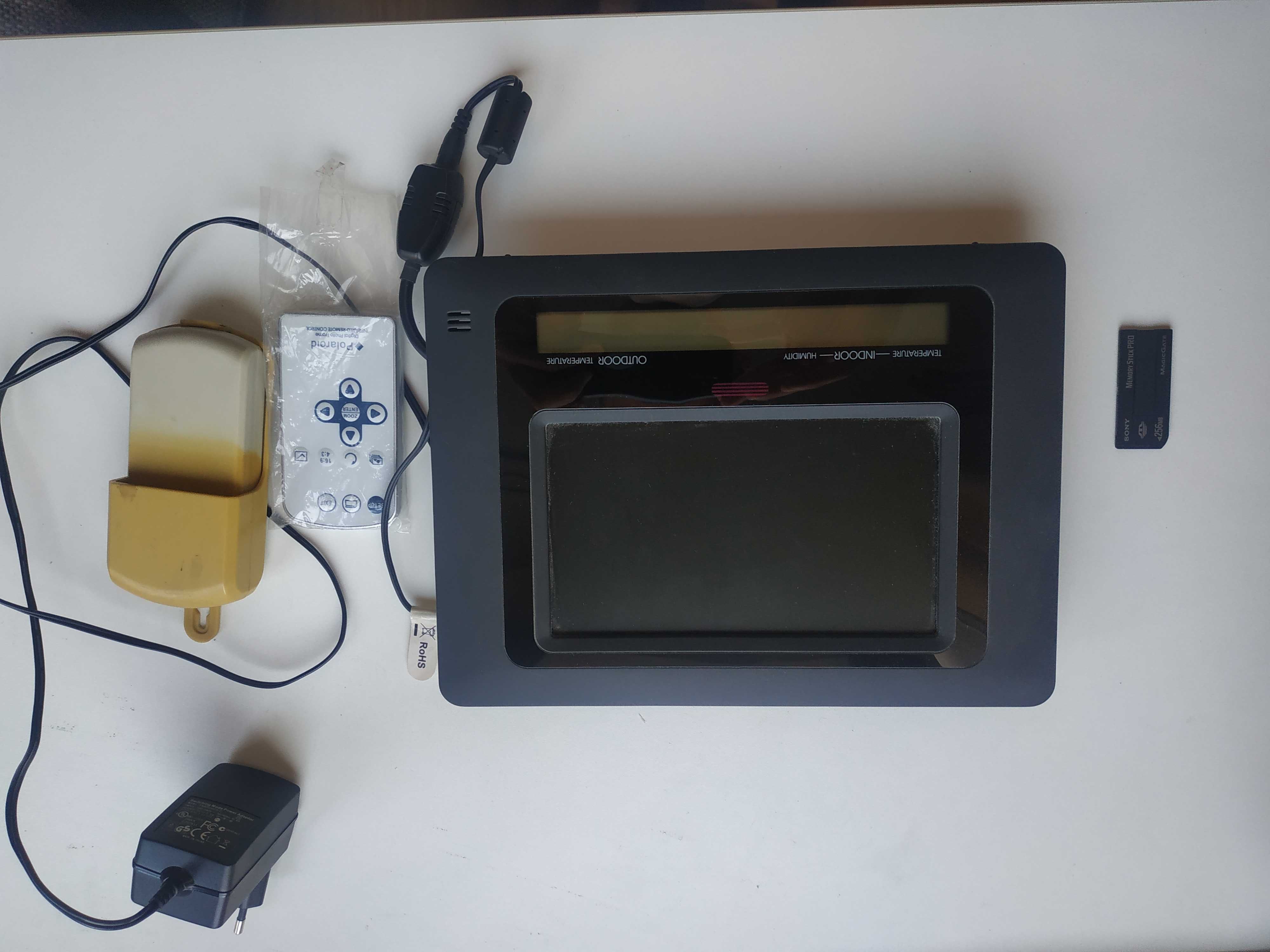 дигитална фото рамка и метео станция Polaroid