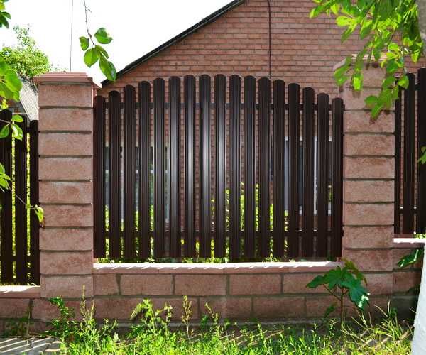 Garduri si porti din panou stil jaluzele, sipca metalica, plasa si BCA