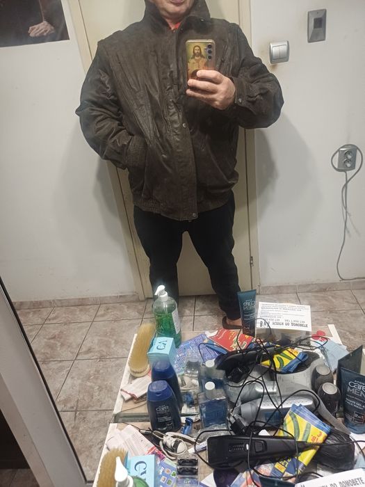 продавам красиво кожено яке полушуба немско със  свалящи ръкави