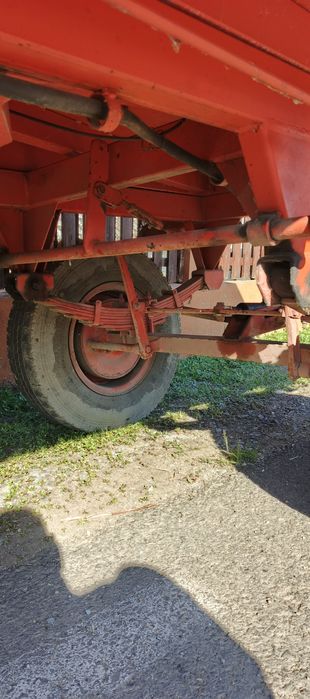 Remorca agricola basculabila