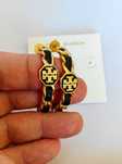 Обеци Tory Burch - Kira enamel hoop earrings