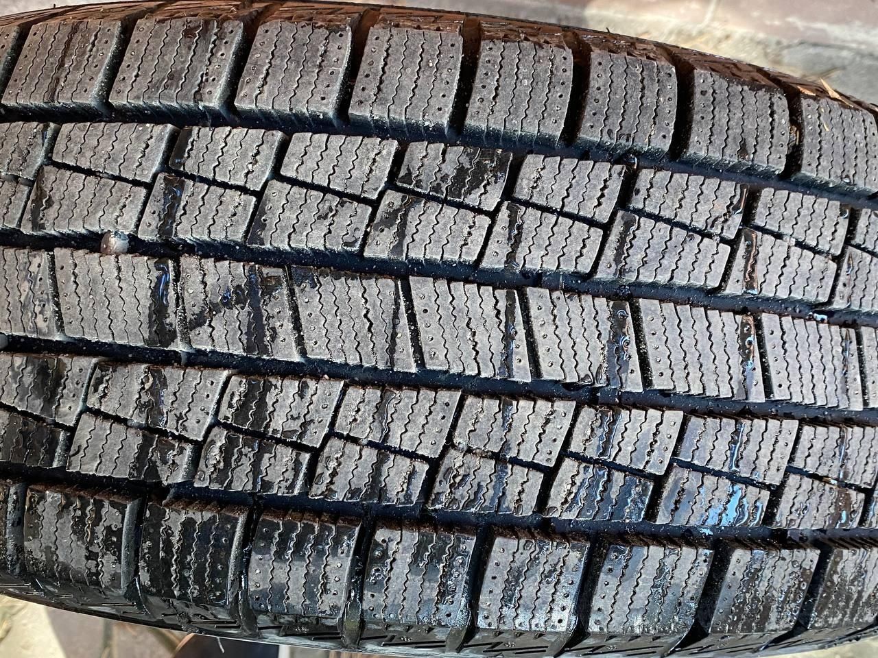 Продам шины с дисками 215/60/R16