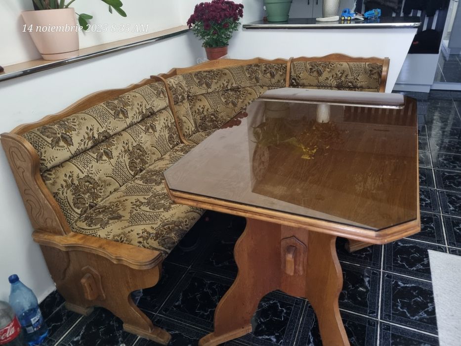 Colțar si masă bucătărie