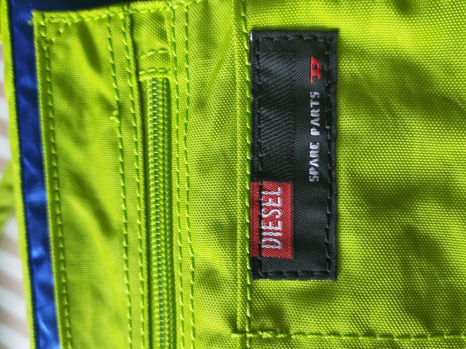 Vând geantă DIESEL mărime mică