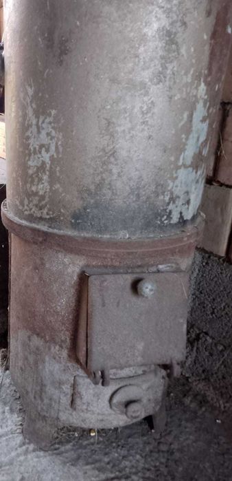 Boiler pe lemne partea de jos este din fonta
