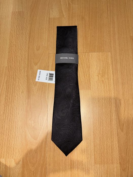 Cravate michael kors si calvin klein noi