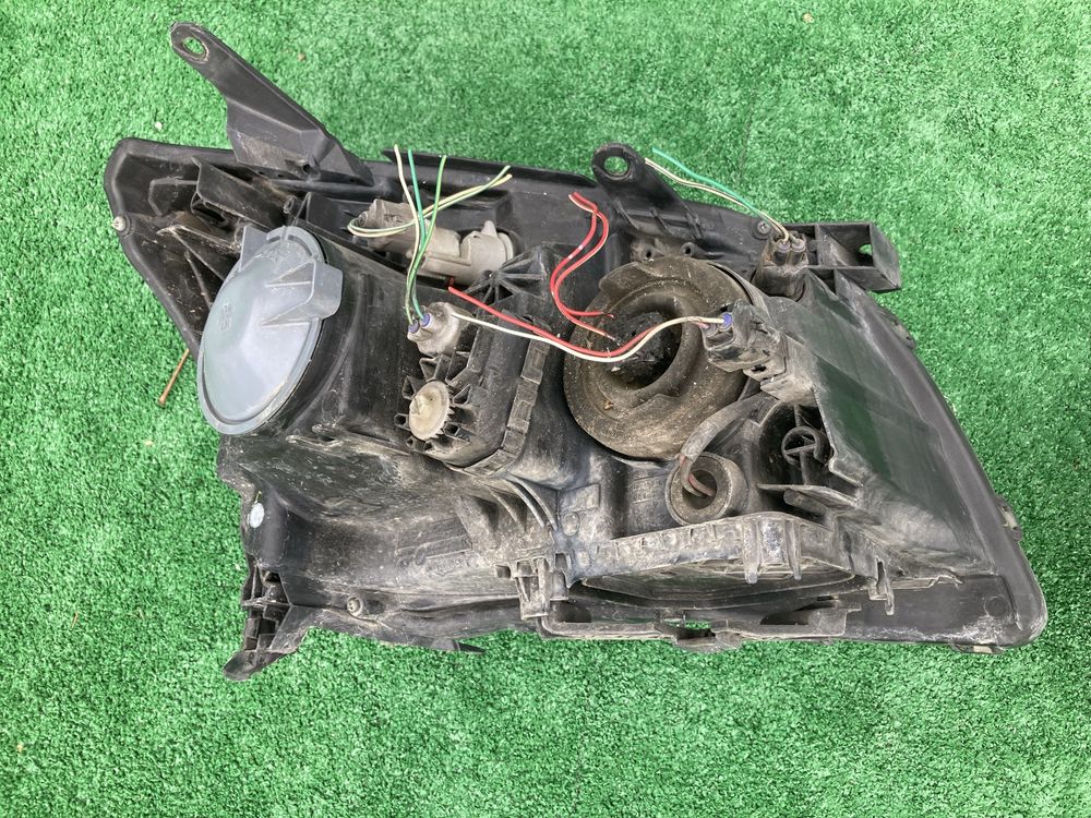 Фар/Фарове за тойота авенсис фейс лифт Т25/Toyota avensis T25 06-08г