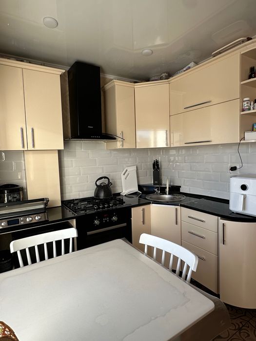 продам угловую кухню