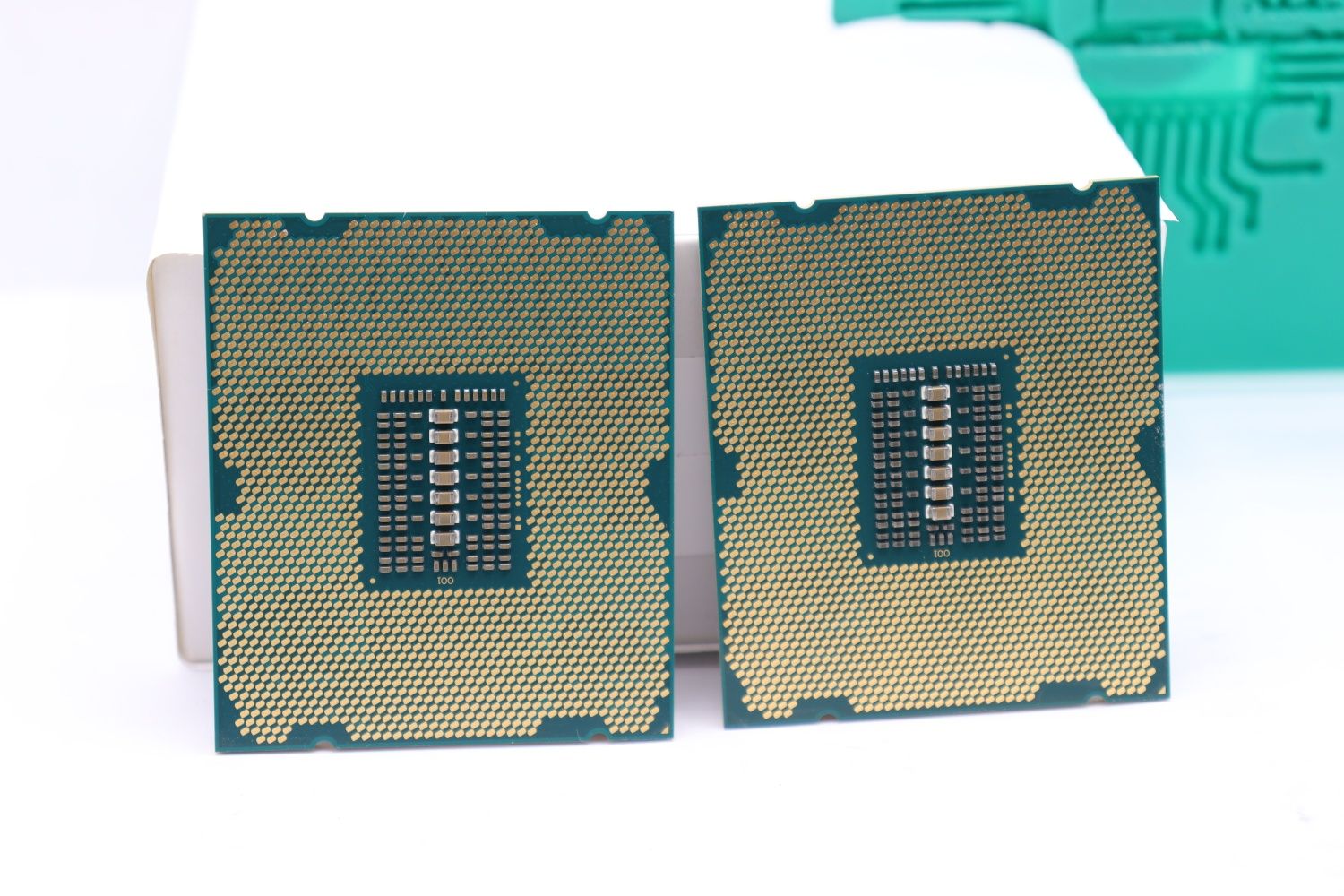 2 x CPU Intel Xeon E5-2660 V2 10 Cores / 20Th 2.2/3 GHz 95W Skt 2011