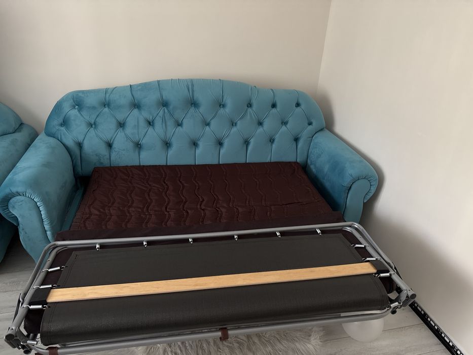 Canapea extensibil  cu trei locuri Cesterfield , achizitionata acum tr