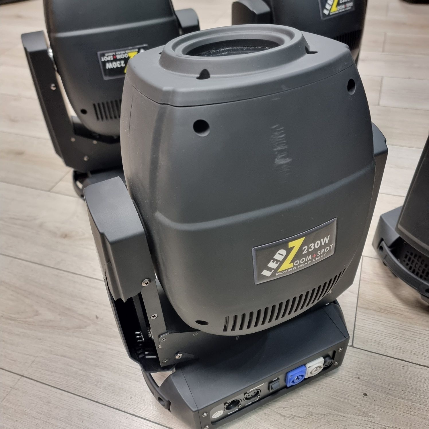 Amanet F28 :Lumini/  4 x Moving Head 3in1 SX MH230A LED
