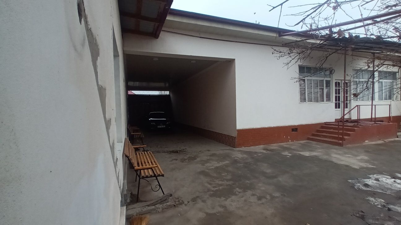 Тошкент шахар Янгихает туманида 6 соток ер,8 хона уйи билан 135 000 $