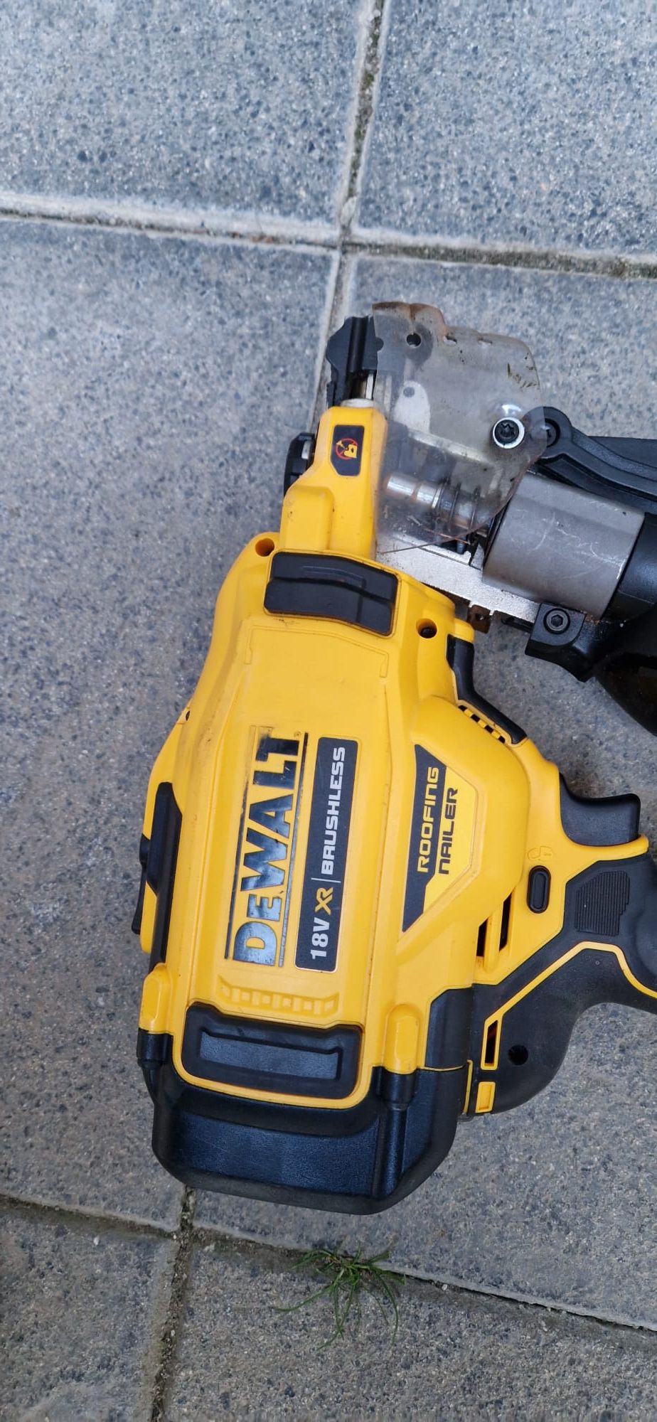 Dewalt pistol de cuie pe acumulatori