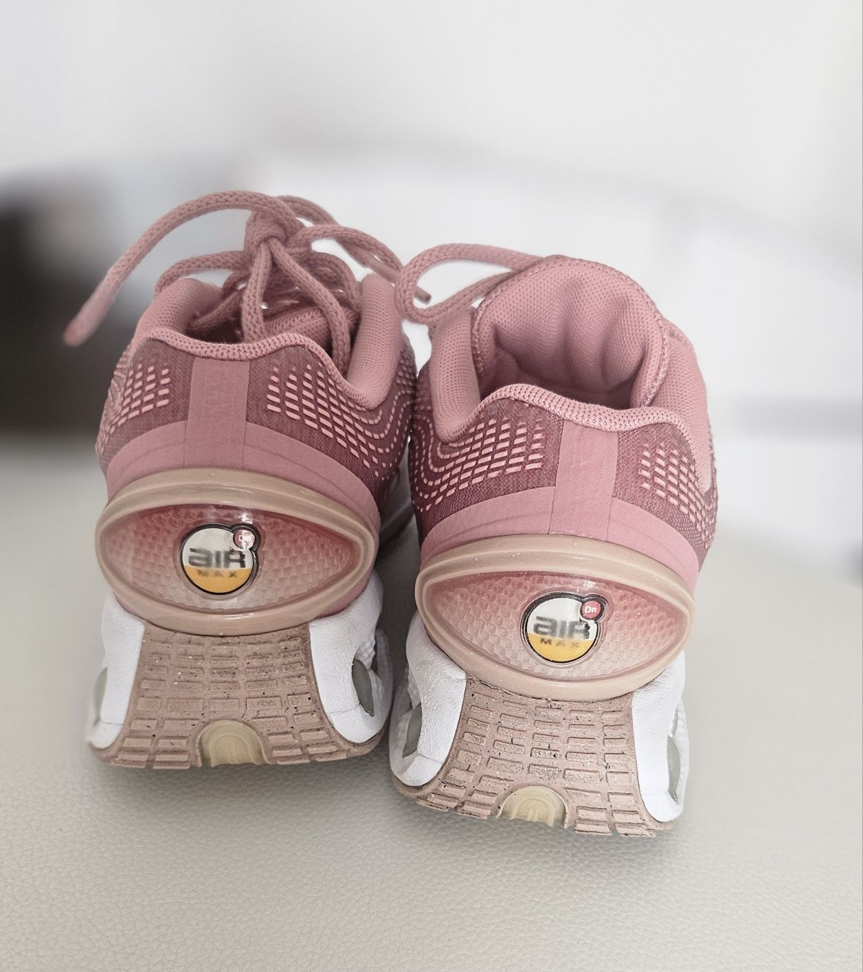 Маратонки  Nike Air Max Dn
"Red Stardust"